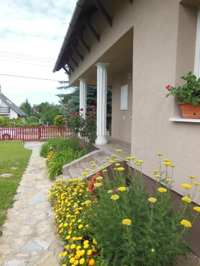 Viragos Apartman บาลาตอนเซเมช ภายนอก รูปภาพ